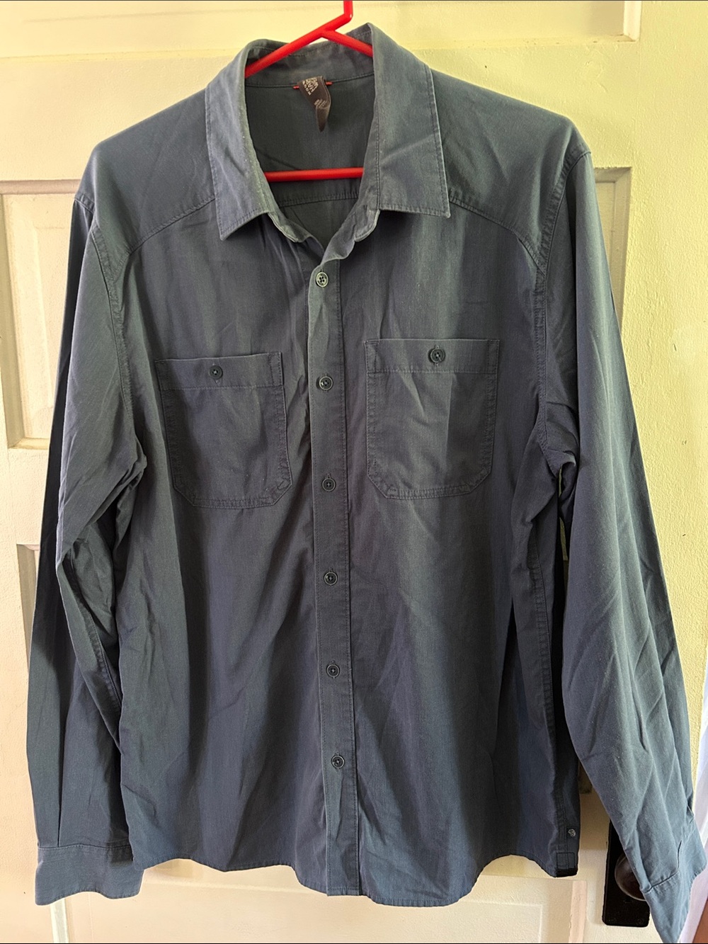 Men's Mountain Hardwear Long Sleeve Button-Up Shirt in Slate Blue Sz M